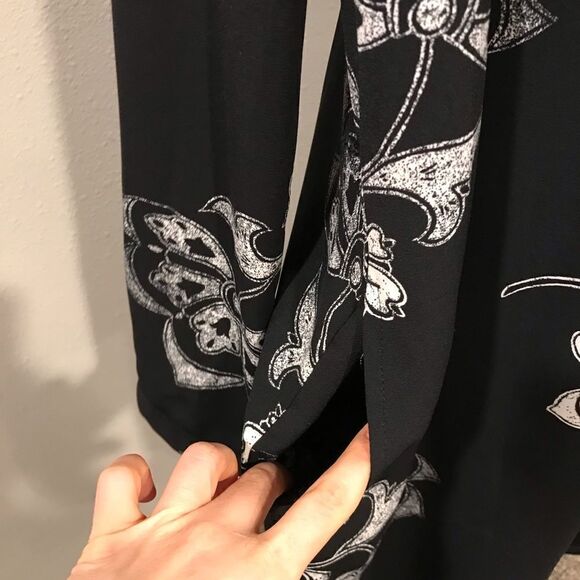 MAKE AN OFFER ;) Floral long sleeve button down midi dress - Picture 5 of 11